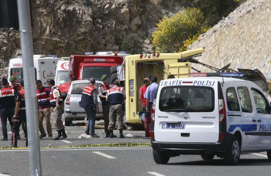 Antalijoje į avariją pateko turistų autobusas: žuvo moteris iš Rusijos