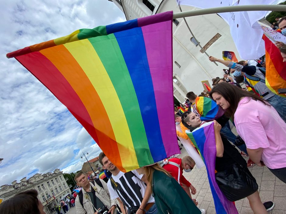 Dvi dešimtys diplomatinių atstovybių Lietuvoje reiškia paramą LGBTQ bendruomenei, teisei į šeimą