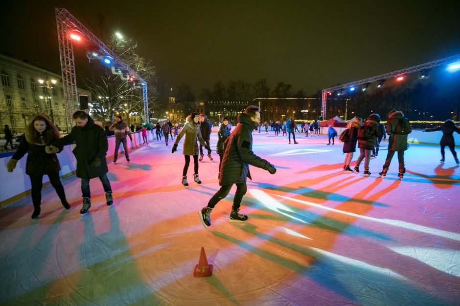 Puiki žinia: čiuožykla Lukiškių aikštėje veiks iki pat pavasario