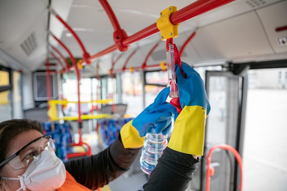 Vilniaus autobusai ir troleibusai bus dezinfekuojami dar dažniau