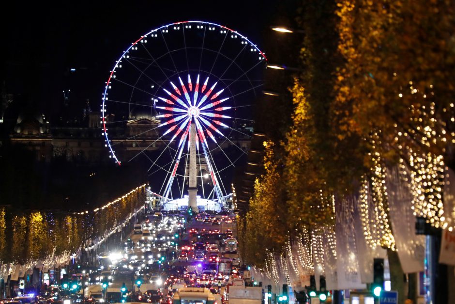 Įspūdingai pasipuošęs Paryžius jau gyvena Kalėdomis