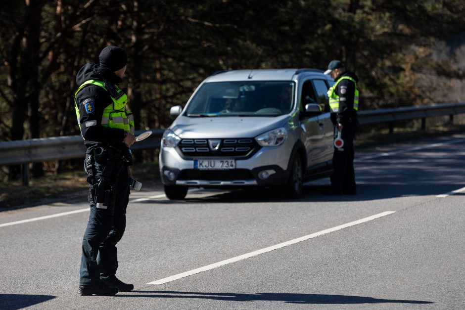 Ilgąjį Velykų savaitgalį policijai įkliuvo 200 neblaivių vairuotojų