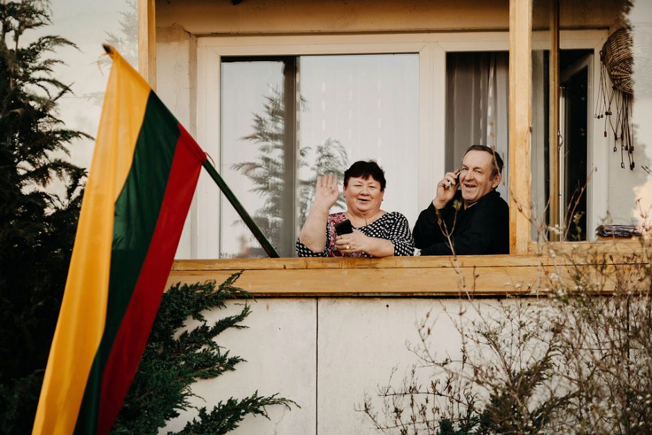 „Kaunas 2022“ per karantiną į kiemus išvedė kultūrą: gyventojai stebėjo iš balkonų