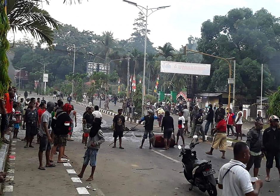 Indonezijoje protestuotojai padegė Vakarų Papua parlamentą