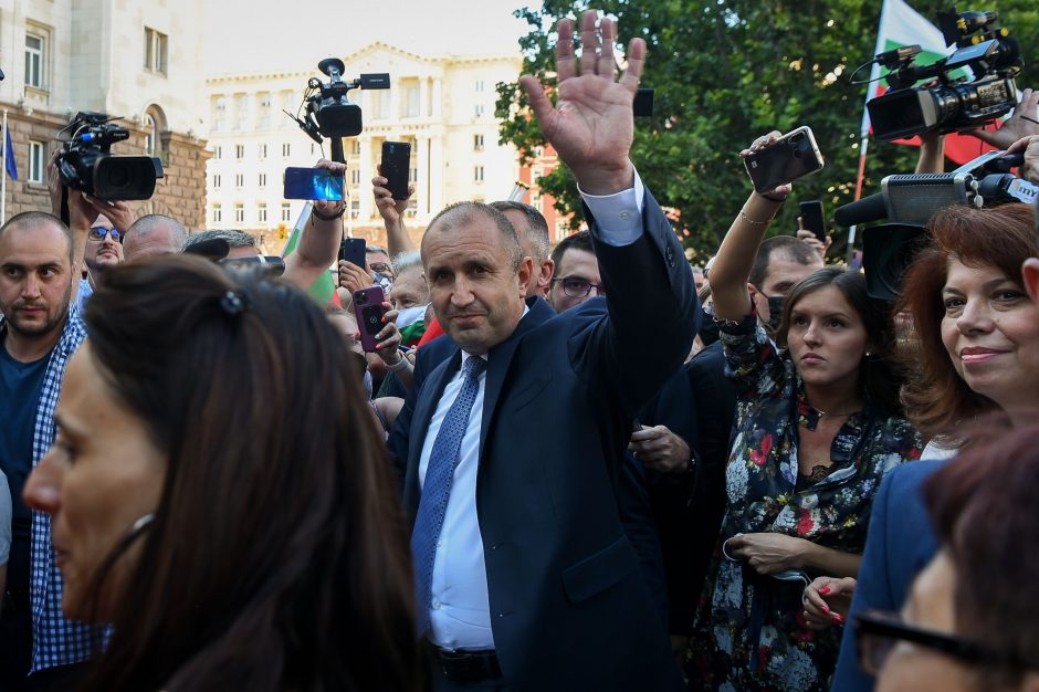 Bulgarijos prezidentas ragina atsistatydinti „mafijos tipo“ vyriausybę