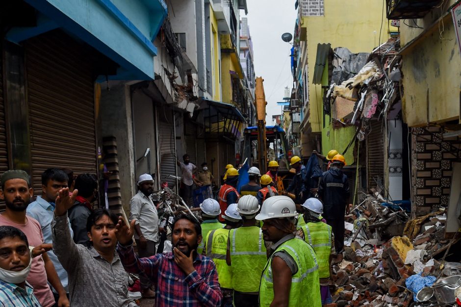Indijoje nuslinkus trims nuošliaužoms žuvo 36, dingo dar dešimtys žmonių