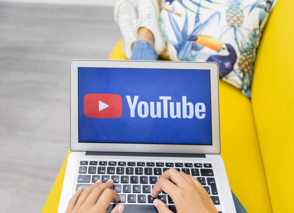 Faktų tikrintojai ragina „YouTube“ kovoti su dezinformacija
