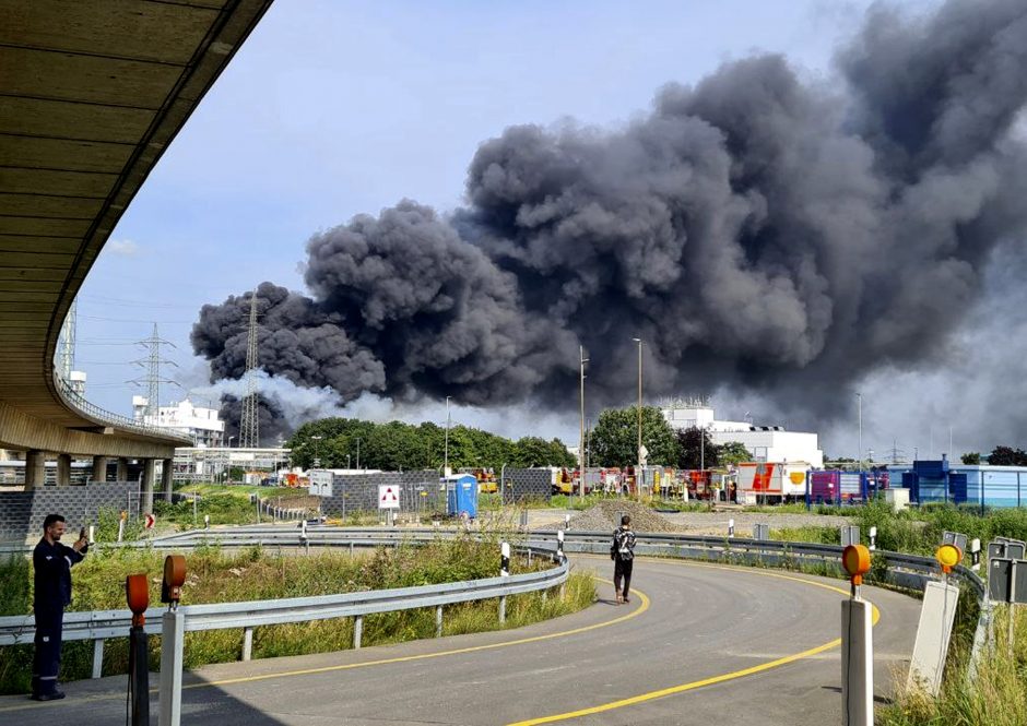 Vokietijoje per sprogimą chemijos pramonės komplekse žuvo žmogus, dar keturių tebeieškoma