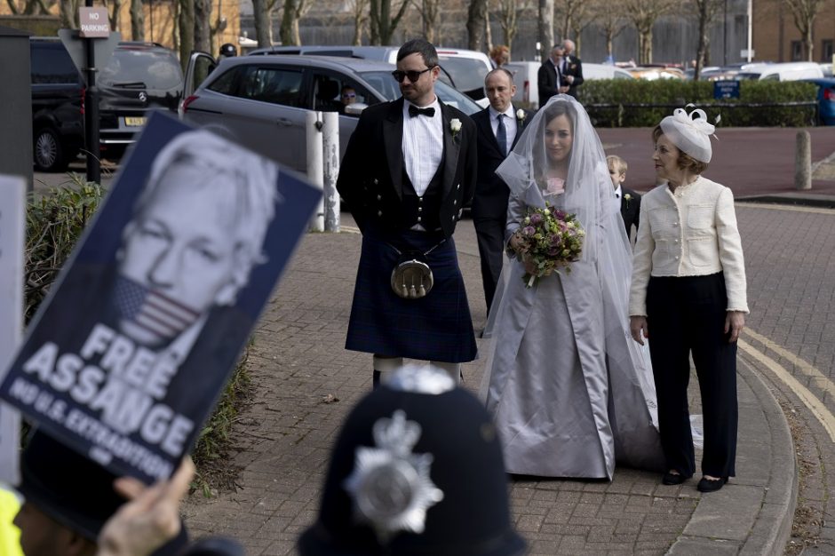 „WikiLeaks“ įkūrėjas J. Assange'as kalėjime susituoks