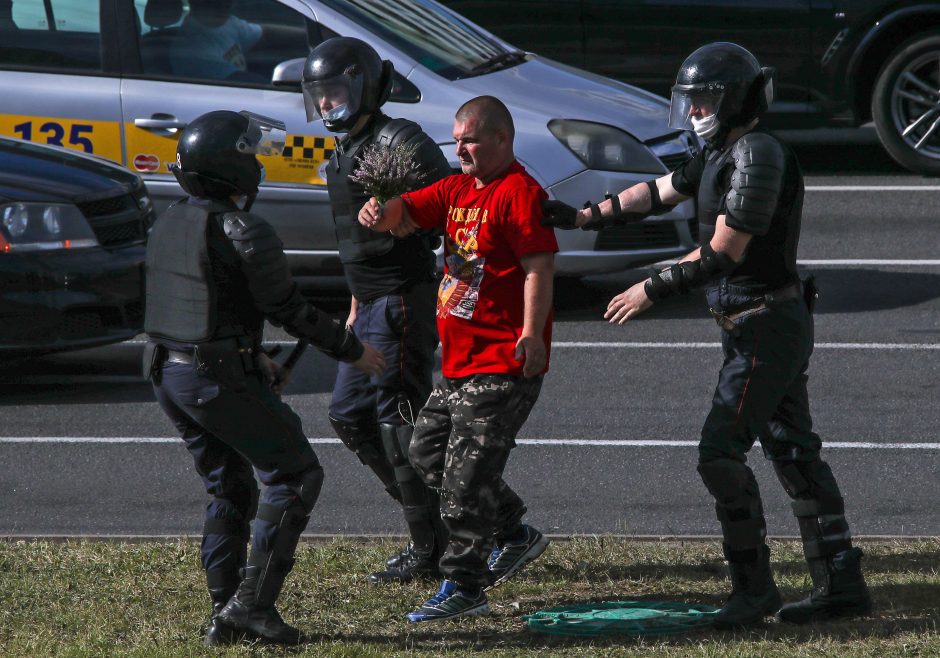 Baltarusijoje žmonės ir toliau reiškia nepasitenkinimą valdžia protestuodami