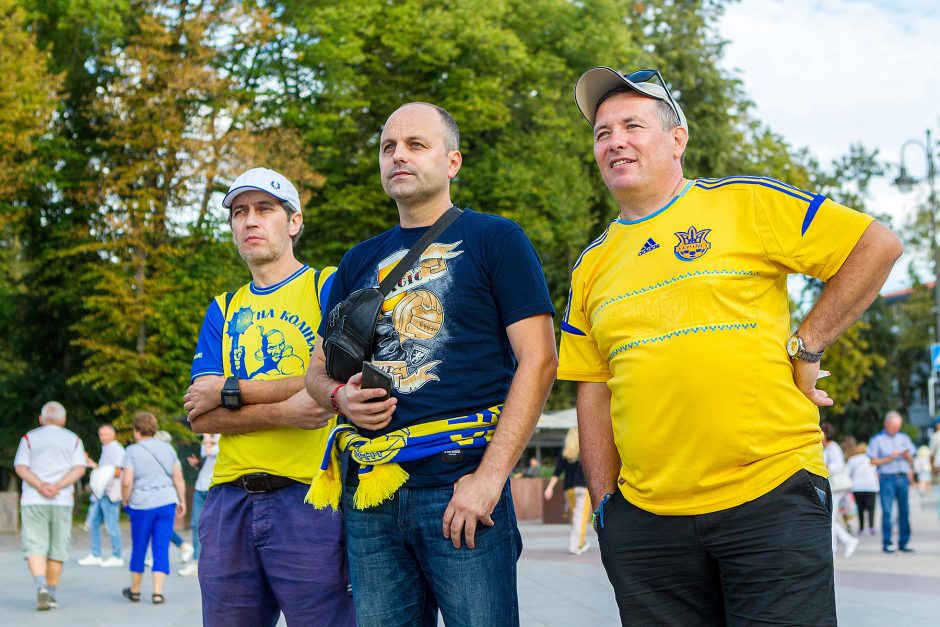 Vilnių užplūdo Ukrainos futbolo fanai