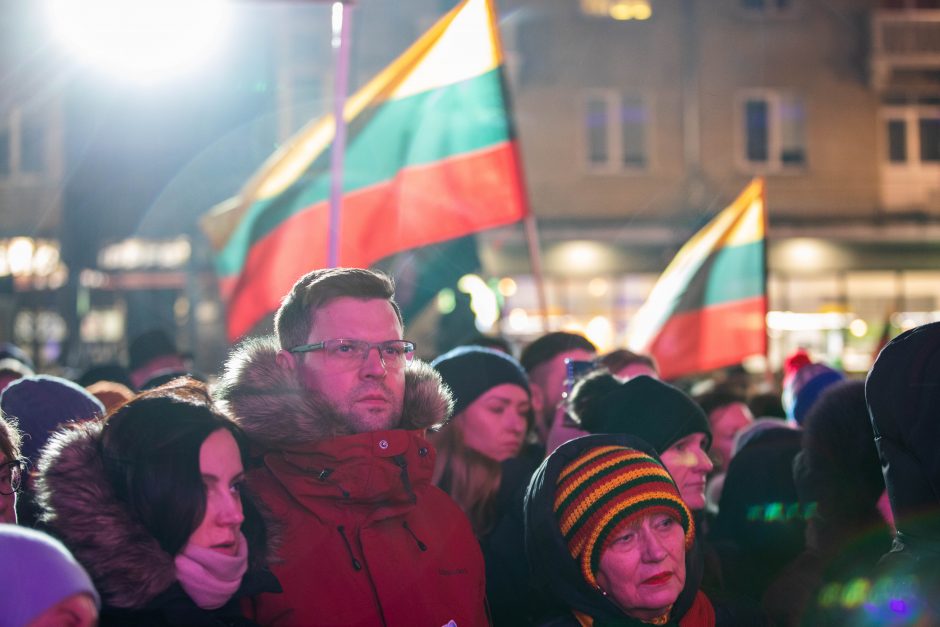 Šimtai žmonių Laisvės gynėjų dieną minėjo prie Seimo