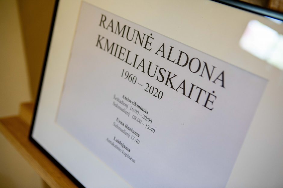 Atsisveikinimas su dailininke R. Kmieliauskaite