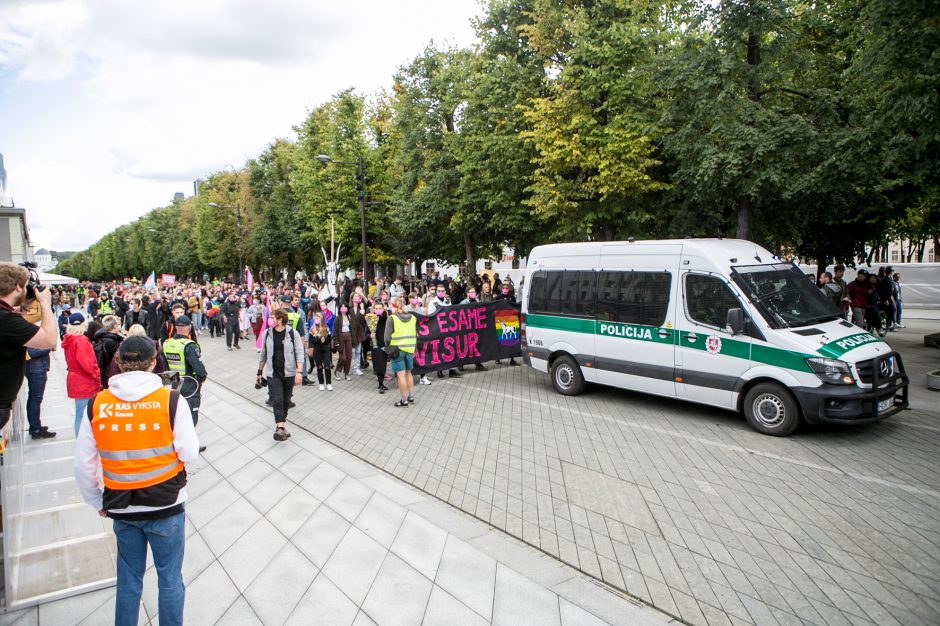 „Kaunas Pride“ eisenoje dalyvavusiai A. Armonaitei nuotaikos nesugadino ir į ją paleistas kiaušinis