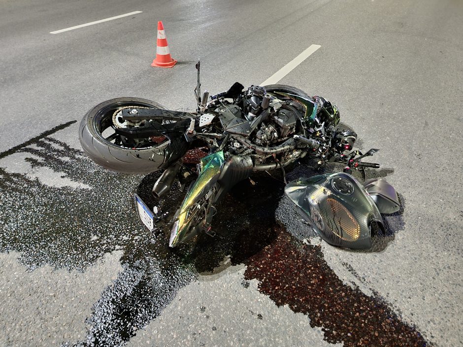 Karaliaus Mindaugo prospekte – BMW ir motociklo avarija: yra nukentėjusiųjų