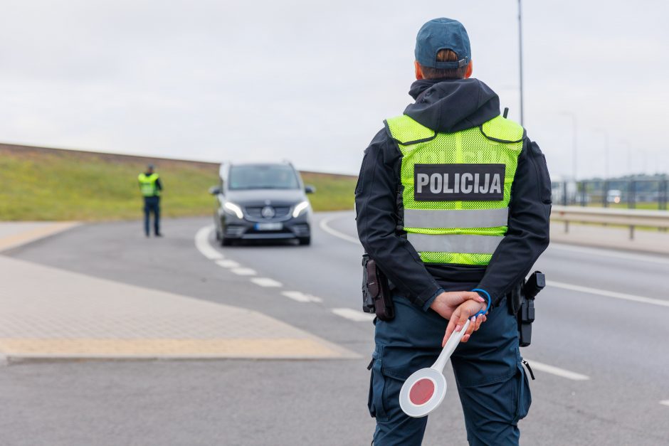 Saugaus eismo dieną pareigūnai vairuotojams dovanos nervus raminančios arbatos