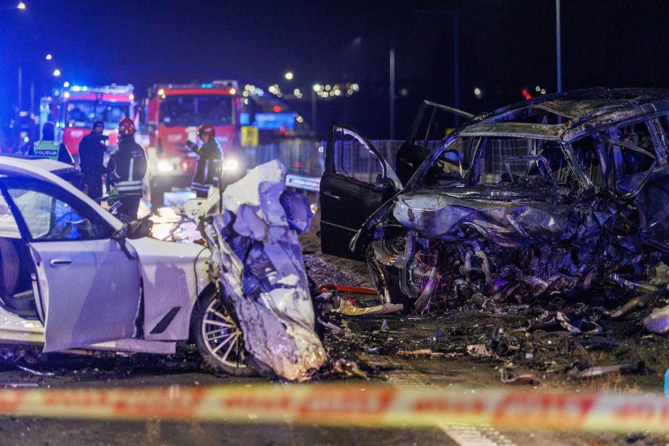 Kai kurios tragiškos kaktomušos mįslės įmintos: jau aišku, kas vairavo „Mercedes-Benz“ 
