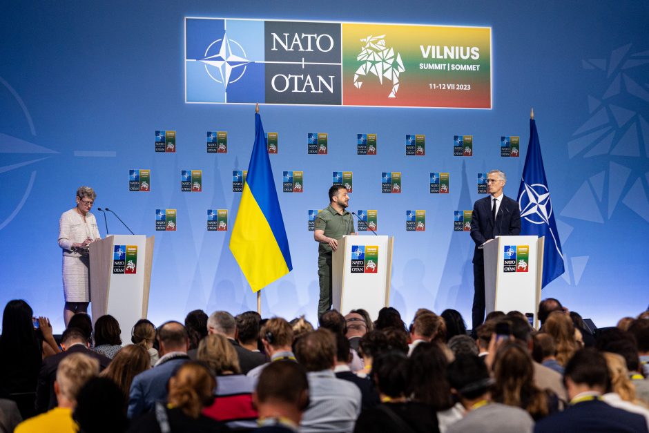 J. Stoltenbergas: naujojoje taryboje Ukraina ir NATO bendradarbiaus kaip lygios