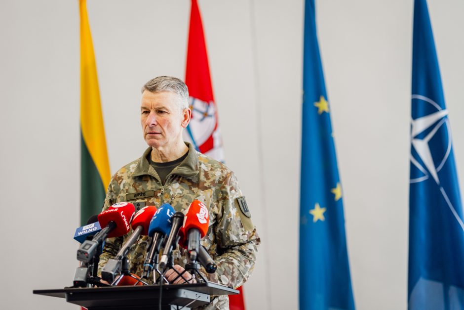 Ministras: buvę kariuomenės vadai galėtų būti geriau informuojami apie gynybos prioritetus