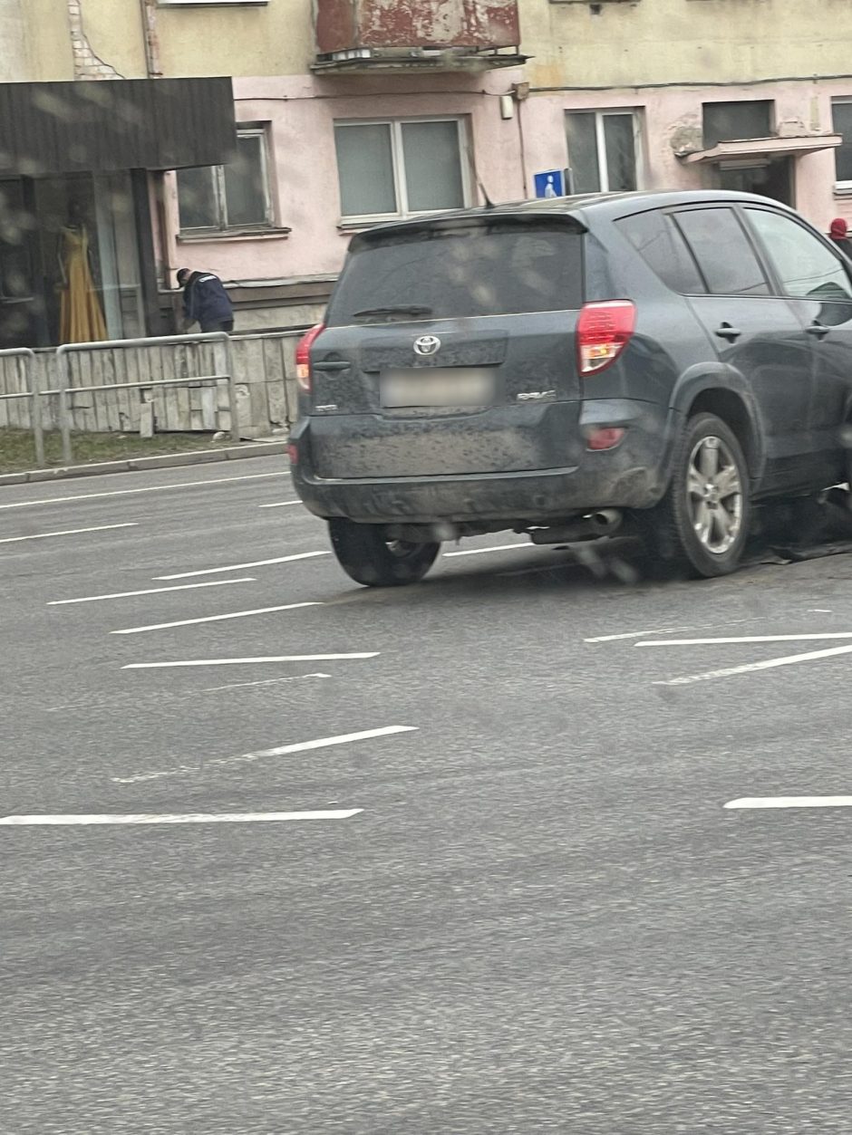 Judrioje Kauno sankryžoje – dviejų automobilių avarija