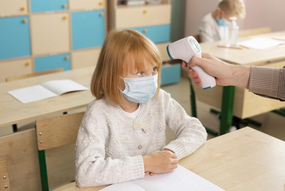 Koronavirusas ir vaikai: gydytojas įvardijo, kada atžalų nevesti į mokyklą