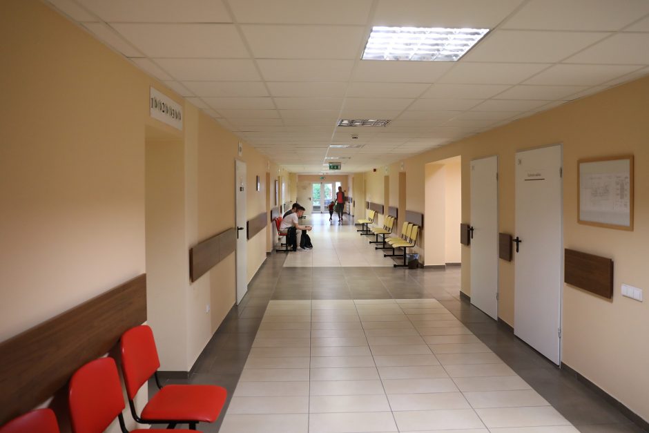Dalis regioninių ligoninių atostogaujant medikams uždaro skyrius