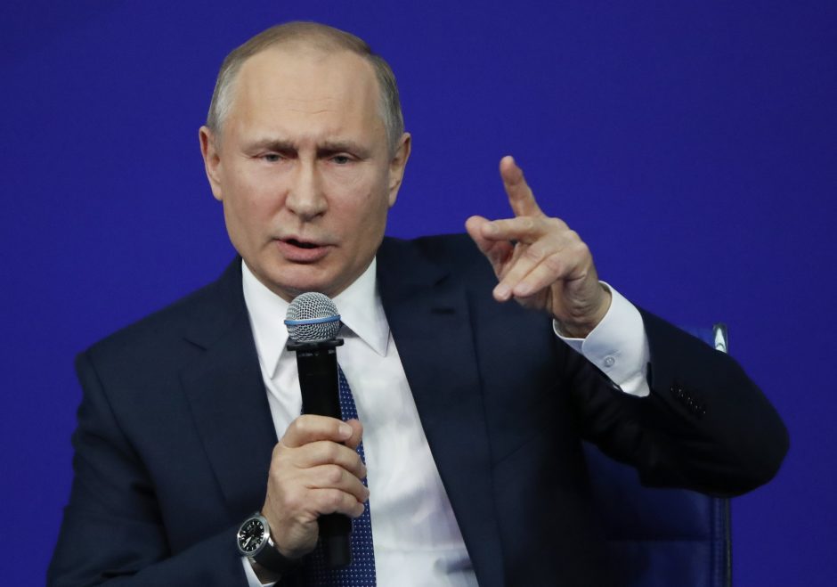 V. Putinas paragino nepriešinti Rusijos santykių su Kinija ir Vakarais