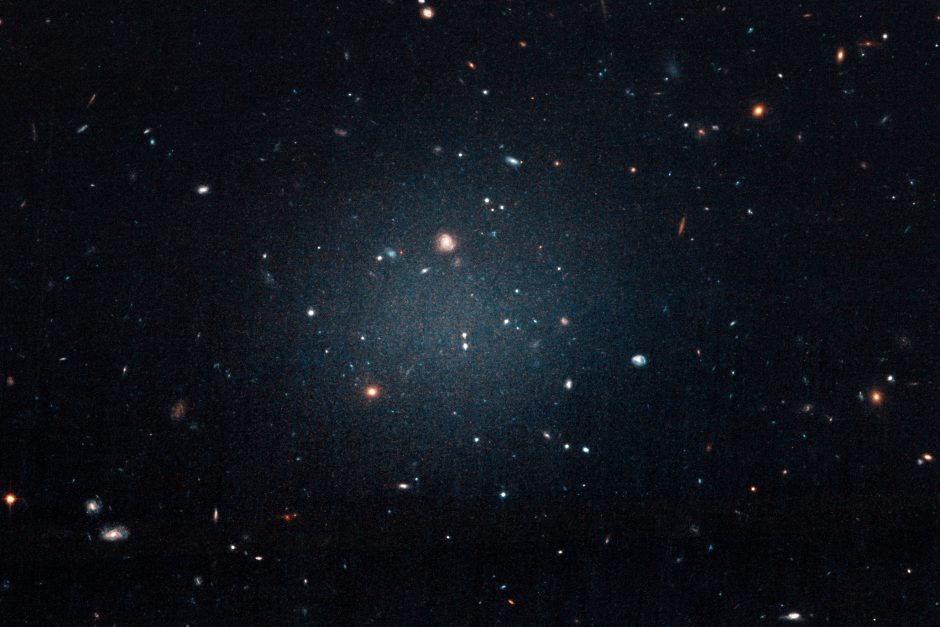 Astronomus suglumino „neįmanoma“ galaktika be tamsiosios medžiagos