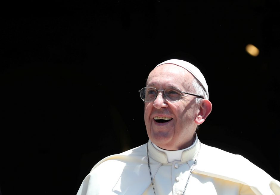 Popiežius ragina pasaulį prisiminti juodus Holokausto istorijos puslapius
