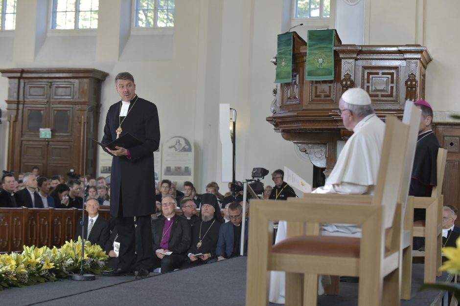 Popiežius Estijoje prabilo apie išnaudojimo skandalus