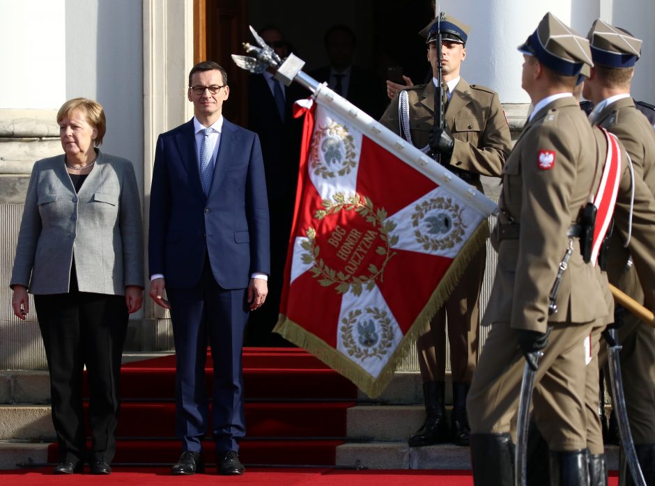 A. Merkel lankosi karo reparacijų reikalaujančioje Lenkijoje