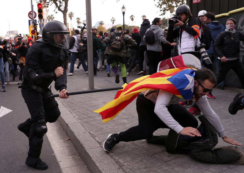Katalonijoje per protestus sužeista daugiau nei 50 demonstrantų ir policininkų