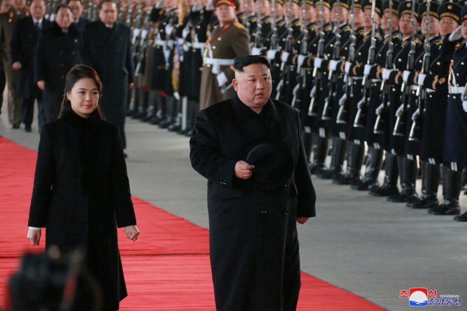 Kim Jong Uno planai dėl kelionės į Hanojų viršūnių susitikimą tapo spėlionių objektu