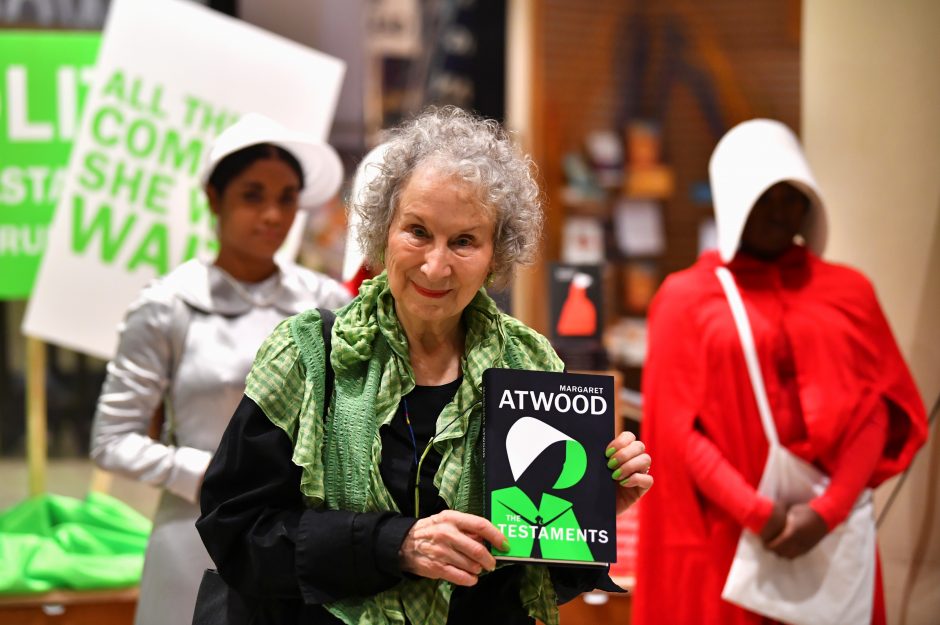 M. Atwood pristatė milžiniško populiarumo sulaukusio „Tarnaitės pasakojimo“ tęsinį