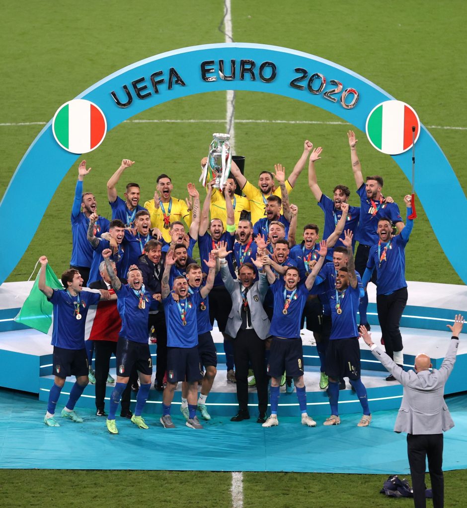 Europos futbolo sostą užėmė italai!