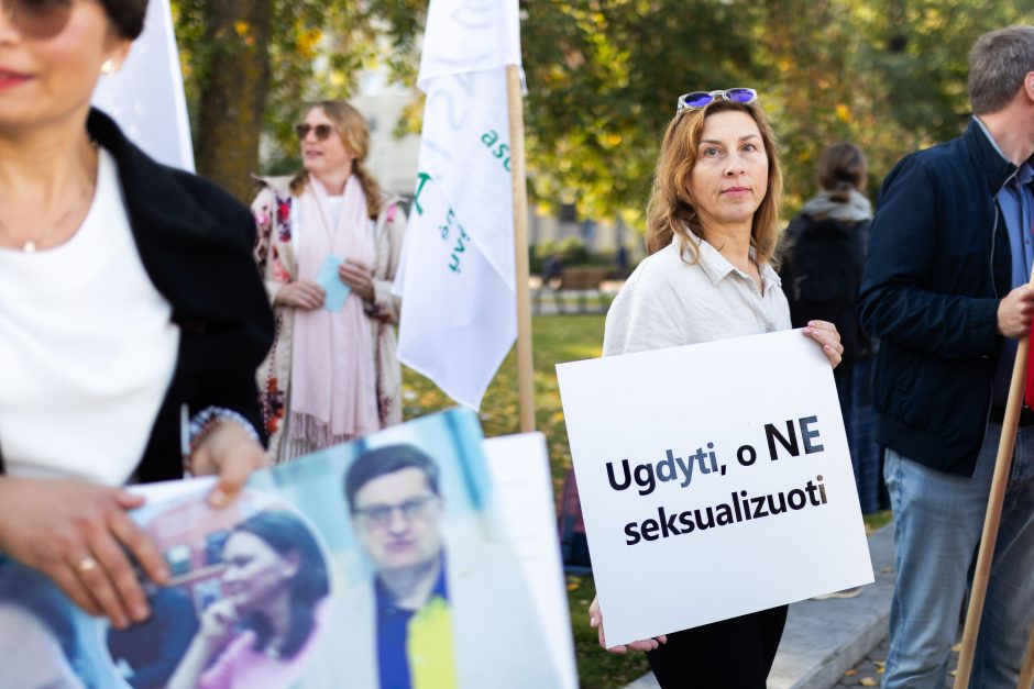 Prie Seimo reikalavo stabdyti gyvenimo įgūdžių programą: ugdyti, o ne seksualizuoti
