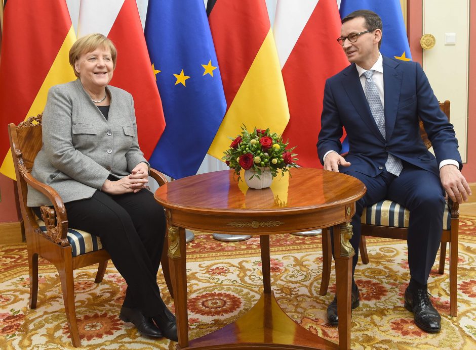 A. Merkel lankosi karo reparacijų reikalaujančioje Lenkijoje