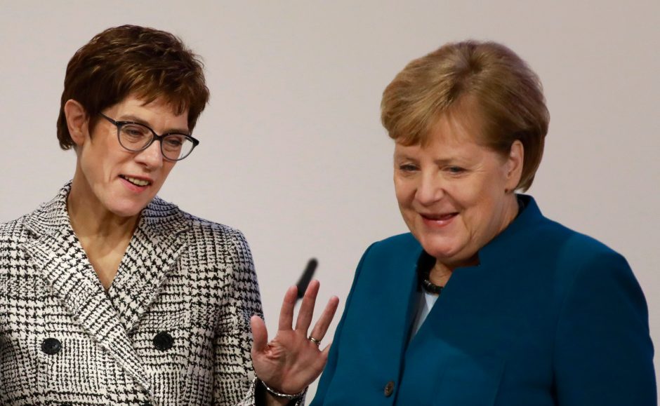 Vokietijos krikščionys demokratai renka ilgametės lyderės įpėdinį