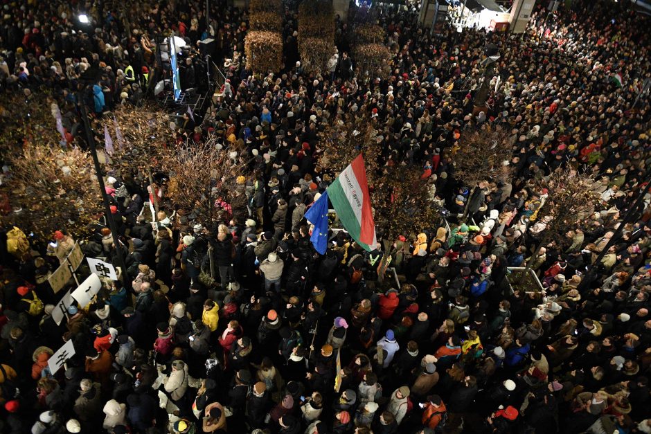 Vengrijos planas kontroliuoti teatrus išprovokavo protestus