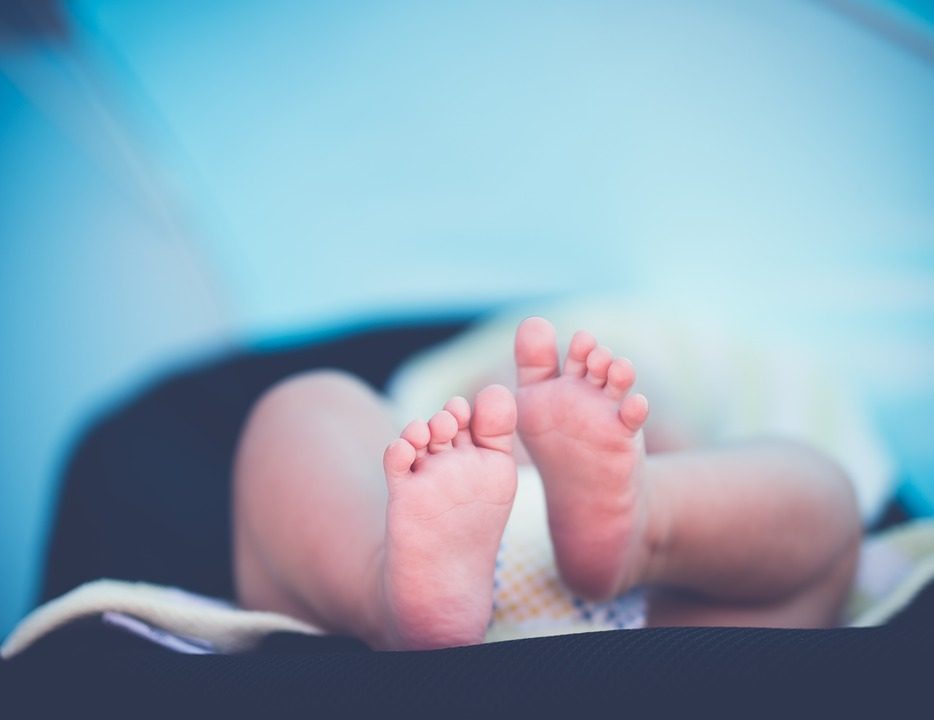 Važiuodami iš gimdymo namų tėvai pamiršo kūdikį taksi automobilyje