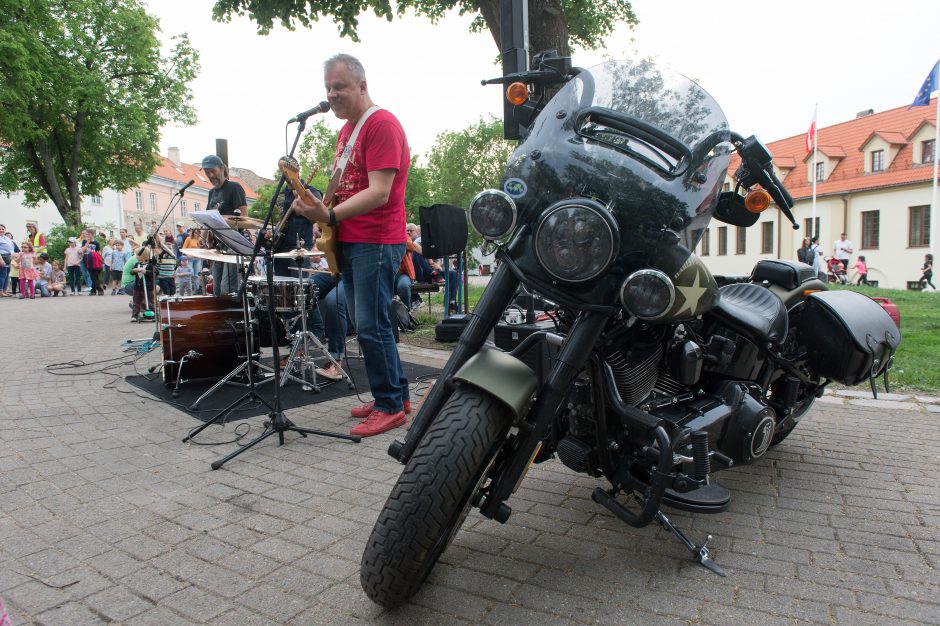 Gatvės muzikos diena: Vilniuje gyva muzika – net viešajame transporte