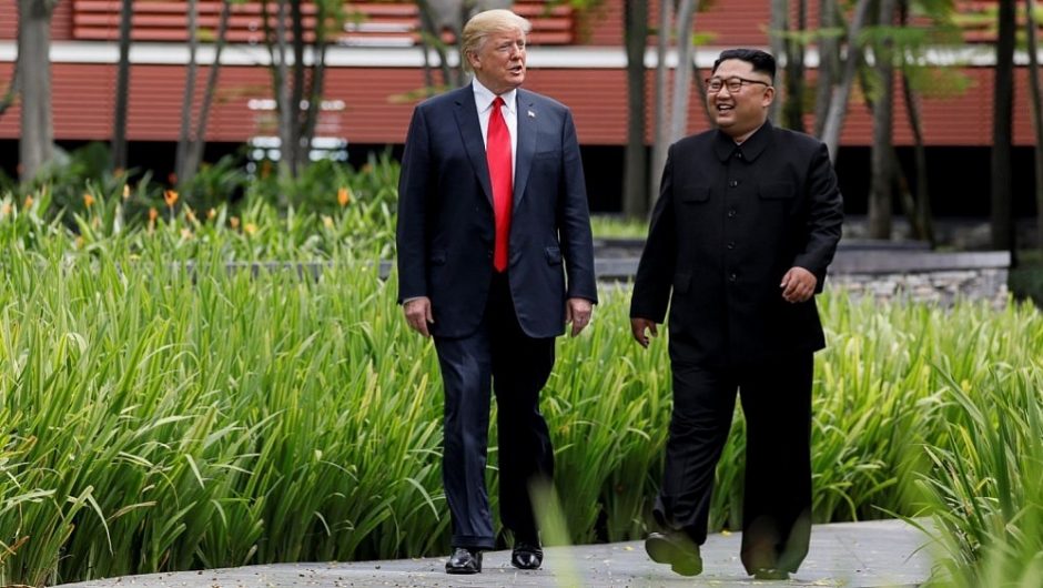 Per susitikimą su D. Trumpu Kim Jong Unas avėjo batus su platforma