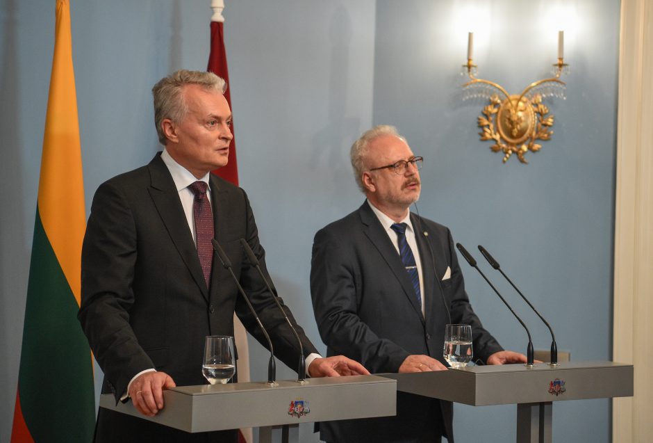 Latvijos prezidentas: esame nusiteikę išspręsti jūros sienos su Lietuva klausimą