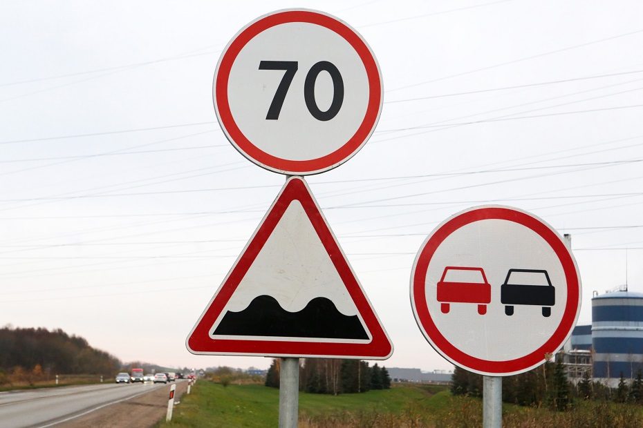 Baudų sulaukusiems vairuotojams – geros žinios: kelyje į Dituvą keičiamas greičio ribojimas