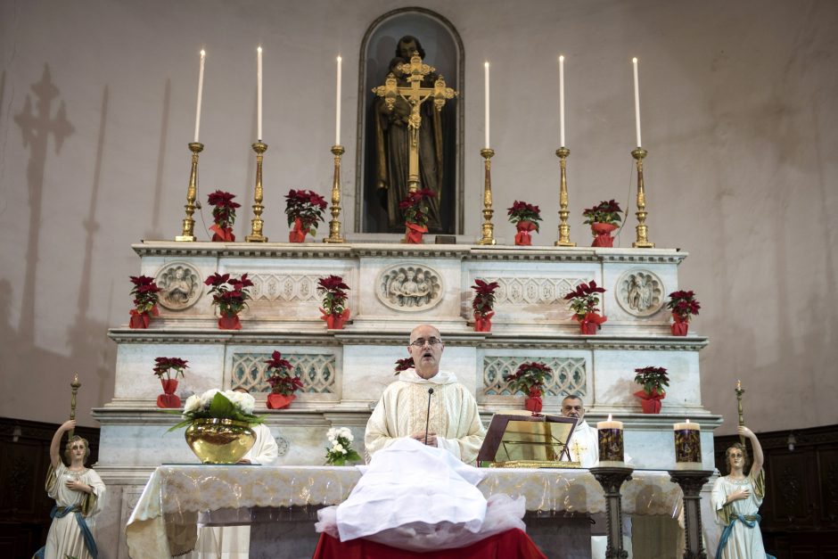 Pasaulio katalikai švenčia Kalėdas
