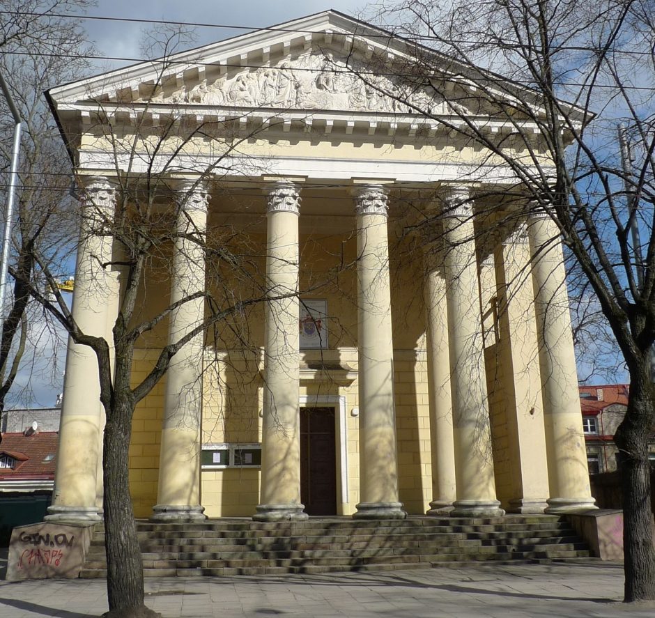 Vilniaus evangelikų reformatų bažnyčios laiptų akmenys grąžinti į žydų kapines
