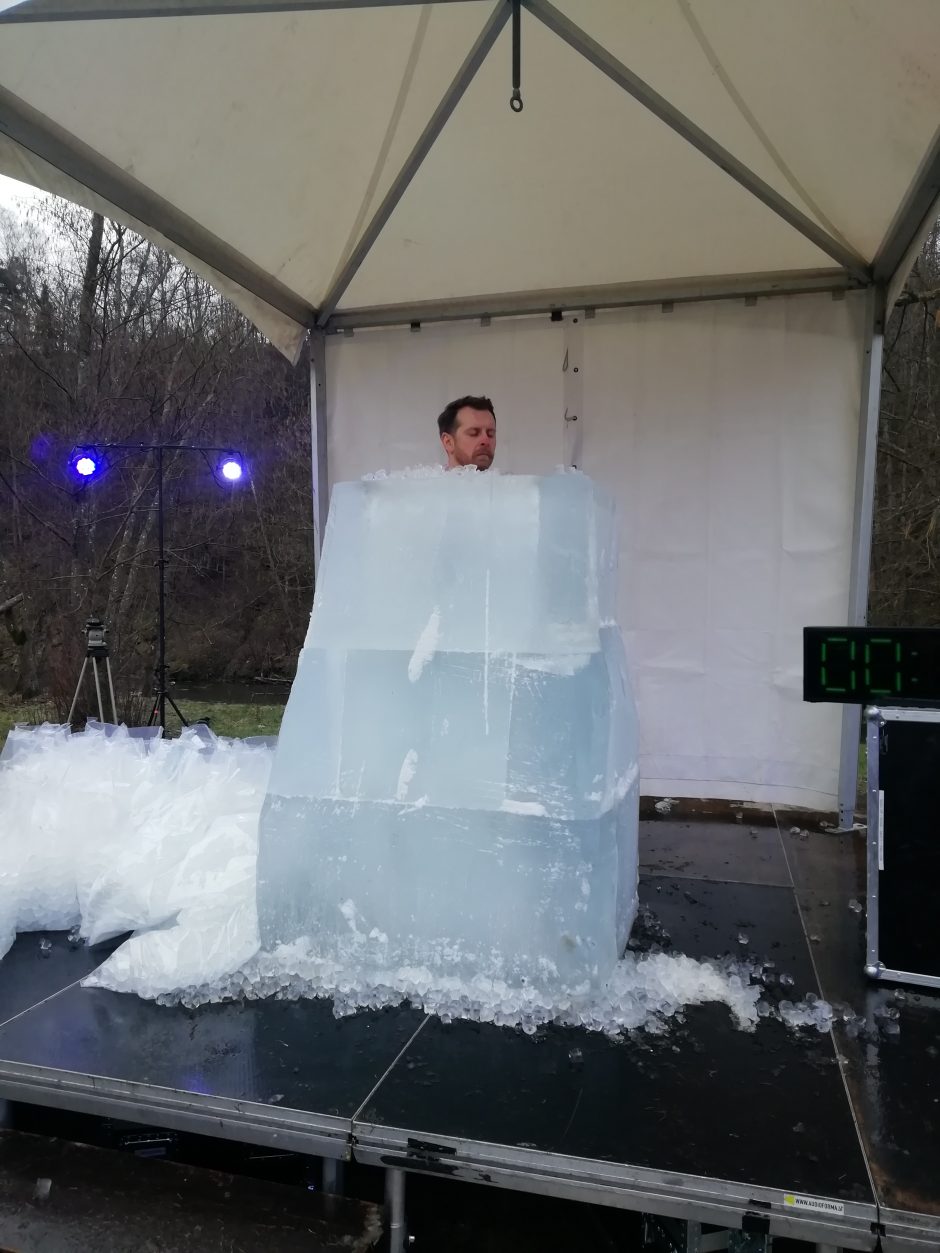Ledo skulptūrų festivalyje pagerintas buvimo ledo gniaužtuose rekordas