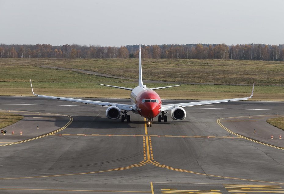Lietuvoje leisis lėktuvas iš PAR: imamasi griežtų kontrolės priemonių dėl omikron atmainos