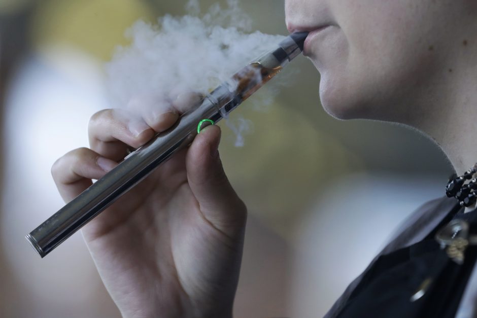 JAV toliau daugėja mirčių, siejamų su elektroninių cigarečių rūkymu