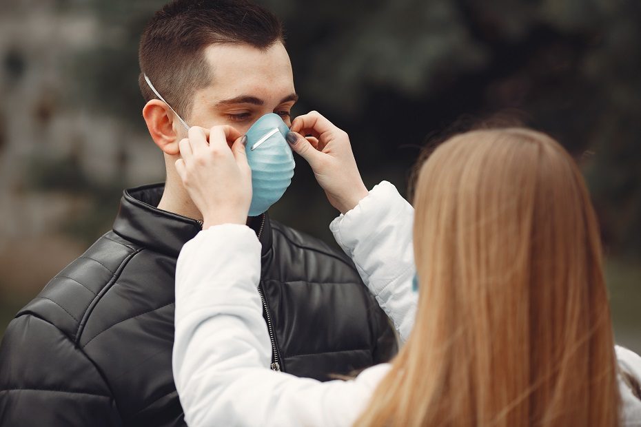 Lietuvos gyventojai stiprina savo apsaugą nuo virusų: vis dažniau renkasi respiratorius